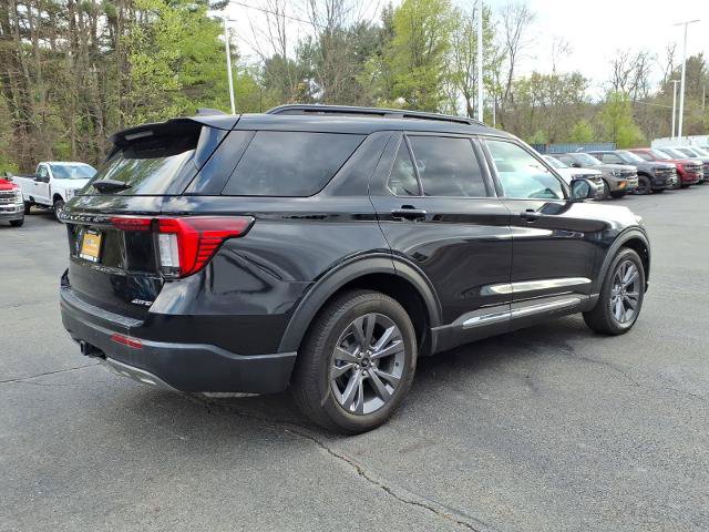 Certified 2025 Ford Explorer Active w/ Active Comfort Package AWD/4WD image 3