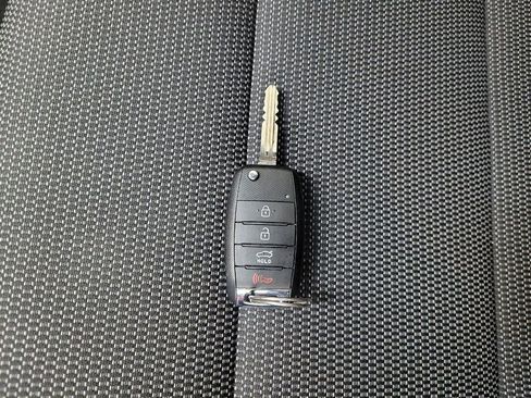 Used 2017 Kia Forte LX image 32