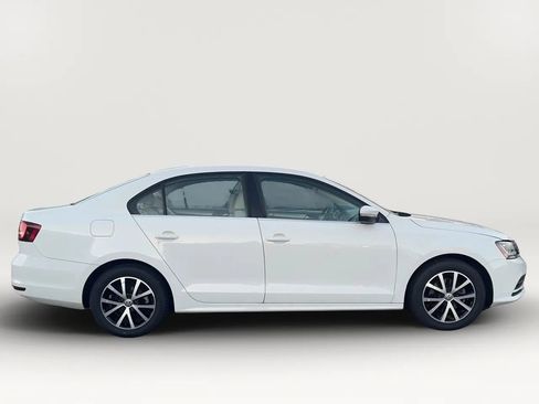 Used 2017 Volkswagen Jetta SE image 8