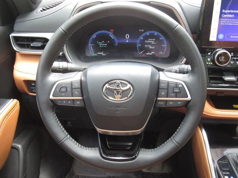 Used 2026 Toyota Highlander Limited AWD/4WD image 26
