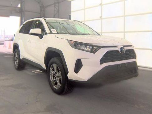 Used 2022 Toyota RAV4 LE AWD/4WD image 1