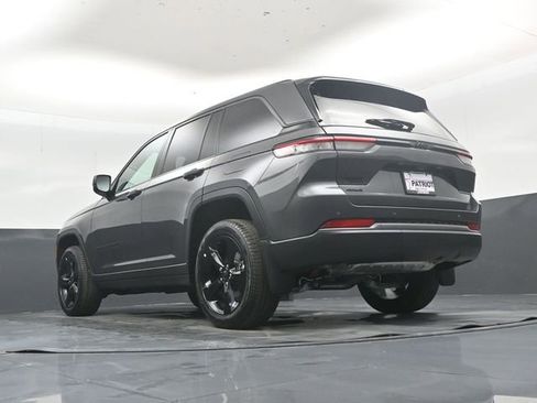 New 2026 Jeep Grand Cherokee Limited w/ Limited Altitude Package AWD/4WD image 43