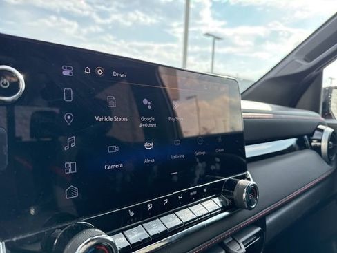 Used 2023 Chevrolet Colorado Z71 w/ Z71 Convenience Package 2 image 16