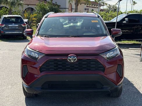Used 2019 Toyota RAV4 LE FWD image 3