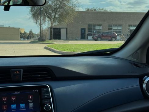 Used 2025 Nissan Versa SV image 35