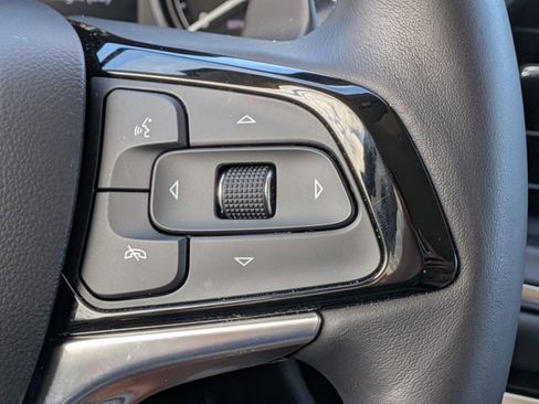 Used 2023 Buick Enclave Essence image 24