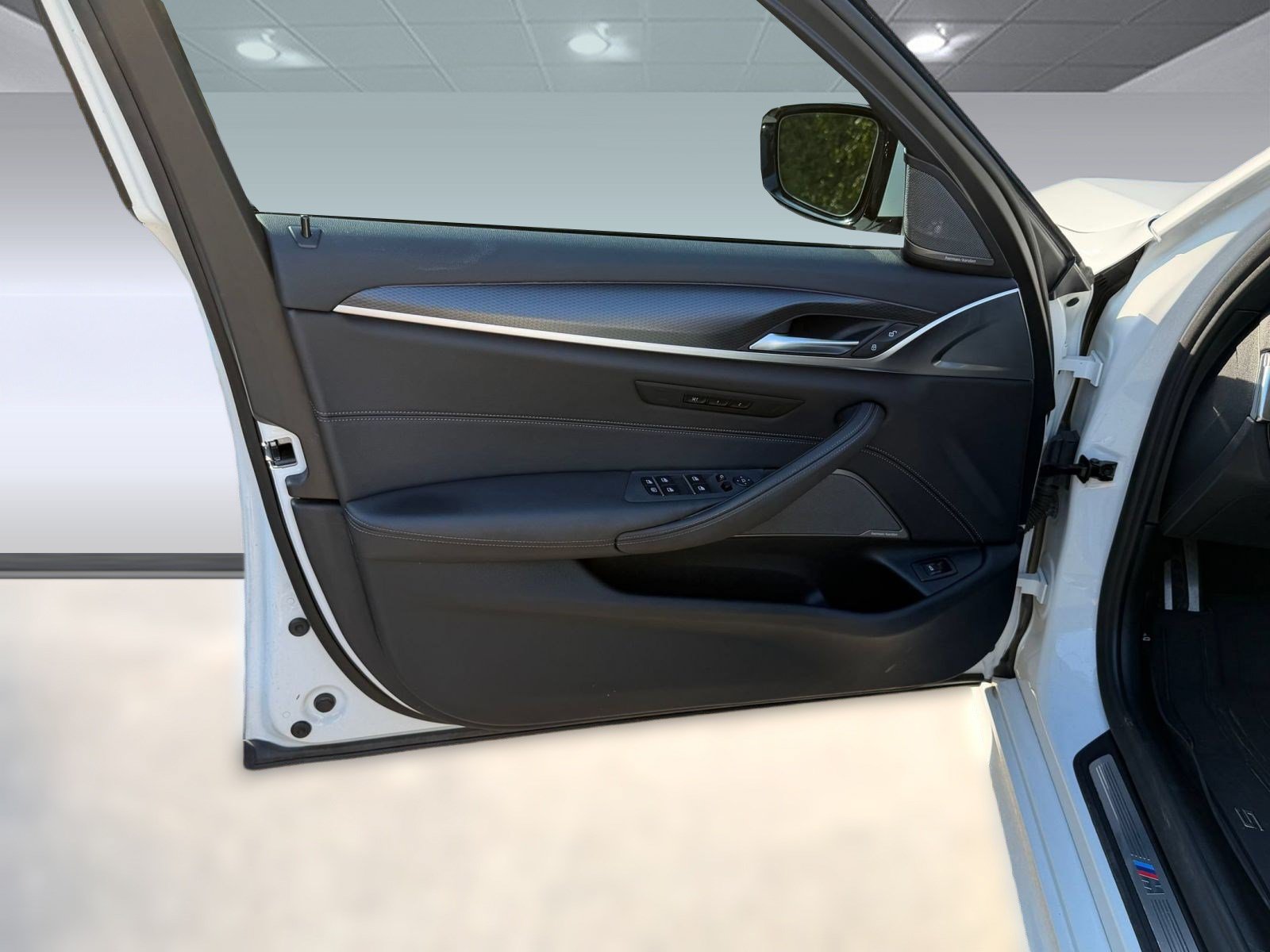 Used 2021 BMW 540i w/ M Sport Package RWD image 13