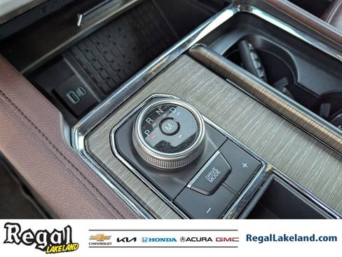 Used 2024 Ford Expedition Limited image 25