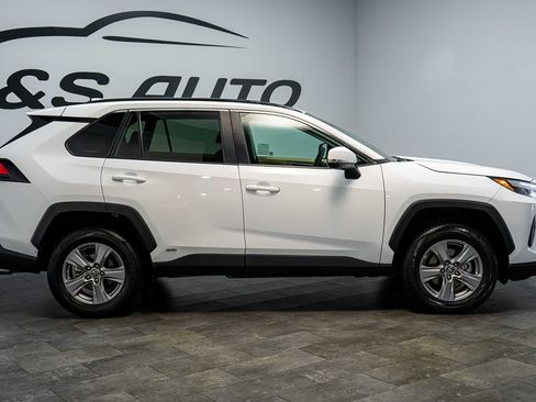 Used 2024 Toyota RAV4 LE AWD/4WD image 8
