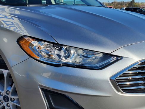 Used 2020 Ford Fusion SE image 6