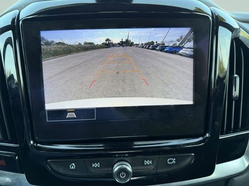 Used 2023 Chevrolet Traverse LT image 24