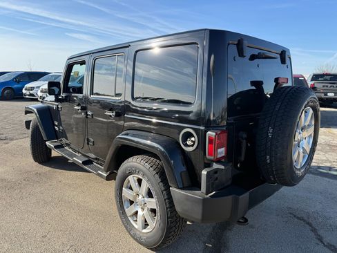 Used 2016 Jeep Wrangler Unlimited Sahara w/ Connectivity Group image 9
