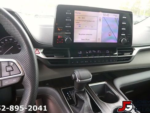 Used 2022 Toyota Sienna Limited FWD image 22