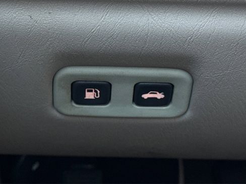 Used 2006 Cadillac XLR image 31