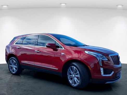 Used 2025 Cadillac XT5 Premium Luxury w/ Technology Package AWD/4WD image 4