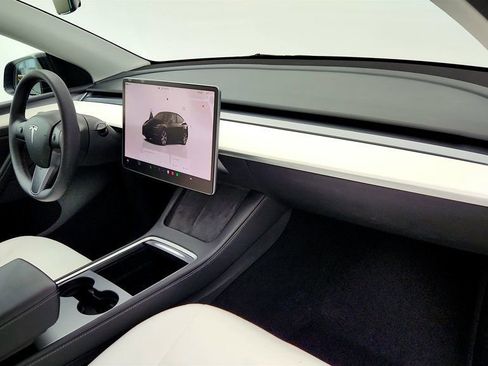 Used 2023 Tesla Model Y Long Range image 29