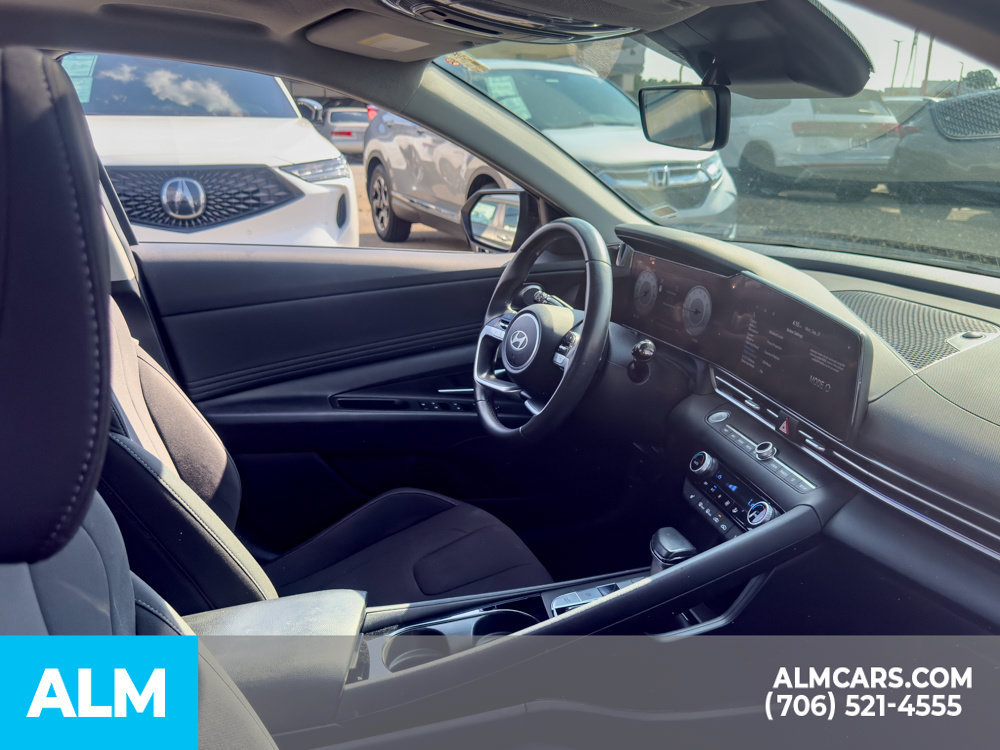 Certified 2025 Hyundai Elantra SEL FWD image 15