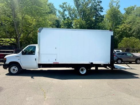 Used 2009 Ford E-350 and Econoline 350 Super Duty RWD image 4