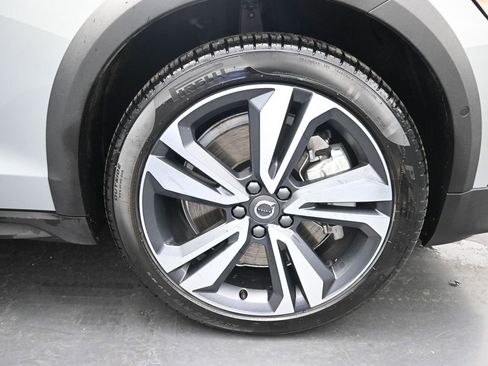 Used 2025 Volvo V60 B5 Cross Country Plus image 17