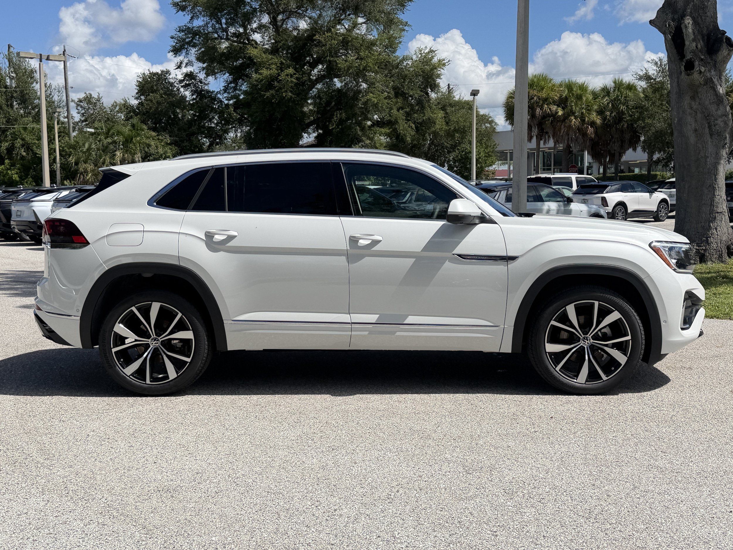 New 2026 Volkswagen Atlas Cross Sport SEL Premium R-Line AWD/4WD image 8