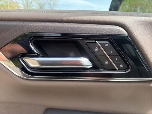 Used 2025 GMC Yukon Denali w/ Sun & Power Step Package AWD/4WD image 21