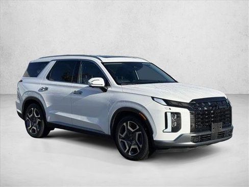Used 2024 Hyundai Palisade Limited image 3