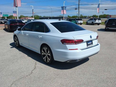 Used 2022 Volkswagen Passat 2.0T SE FWD image 6