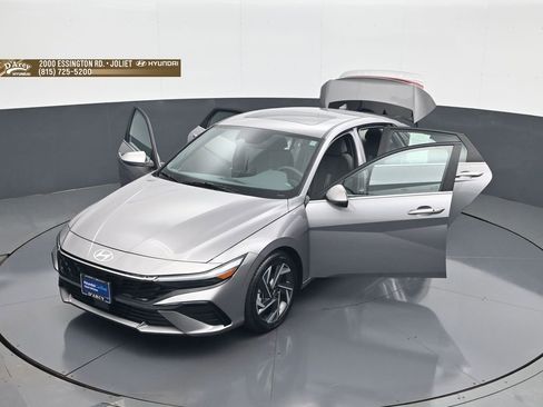 Certified 2024 Hyundai Elantra SEL w/ Convenience Package FWD image 30