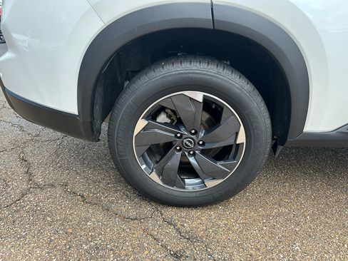Used 2025 Nissan Rogue SV FWD image 5