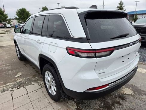 Certified 2023 Jeep Grand Cherokee Limited image 11