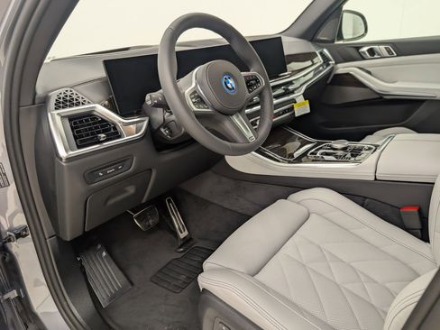 Used 2026 BMW X5 xDrive50e w/ M Sport Package AWD/4WD image 4
