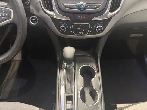 Used 2022 Chevrolet Equinox LS AWD/4WD image 12