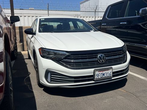 Used 2023 Volkswagen Jetta Sport FWD image 2