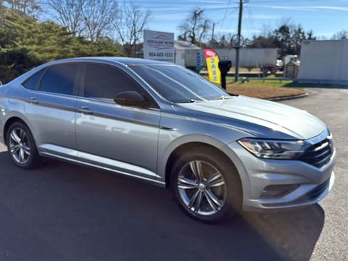 Used 2019 Volkswagen Jetta R-Line w/ R-Line Cold Weather Package image 9