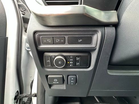 Used 2023 Ford F150 Lariat w/ Equipment Group 502A High image 3