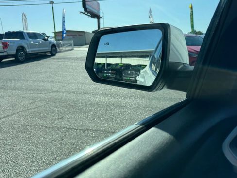 Used 2023 GMC Acadia SLT image 28