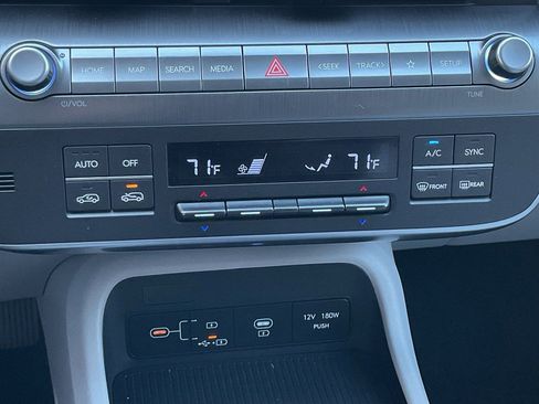 Used 2025 Hyundai Kona SEL image 31