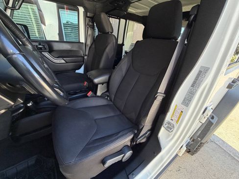 Used 2018 Jeep Wrangler Unlimited Sport AWD/4WD image 13