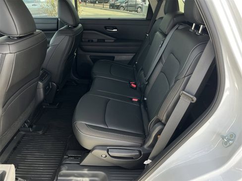 New 2025 Nissan Pathfinder SL image 15