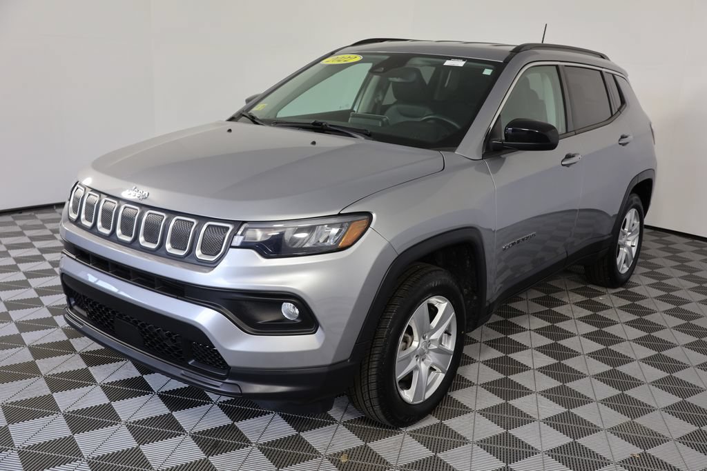 Used 2022 Jeep Compass Latitude w/ Convenience Group AWD/4WD image 4