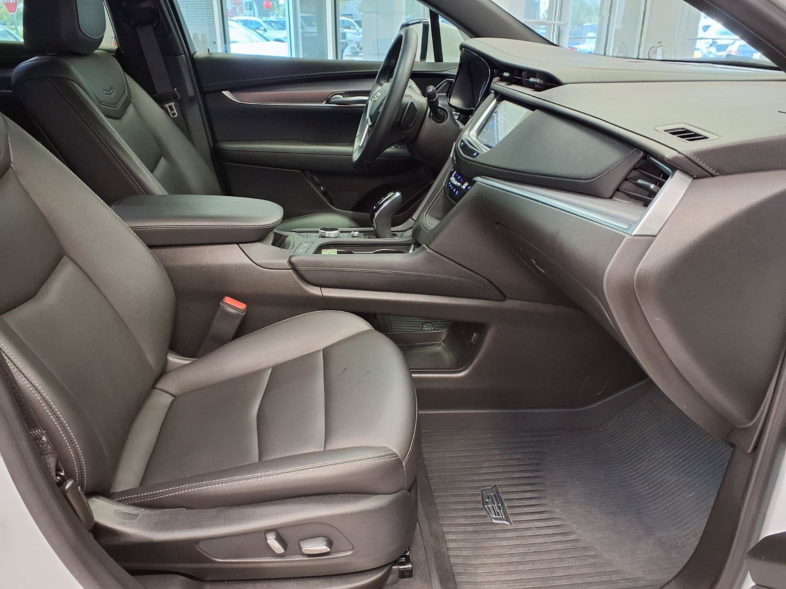 Certified 2024 Cadillac XT5 Luxury FWD image 10