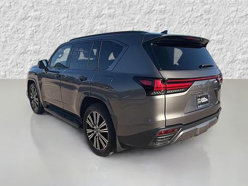 Used 2023 Lexus LX 600 4WD w/ Luxury Package image 5