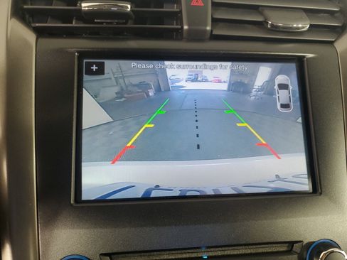 Used 2017 Ford Fusion SE w/ Fusion SE Technology Package image 21