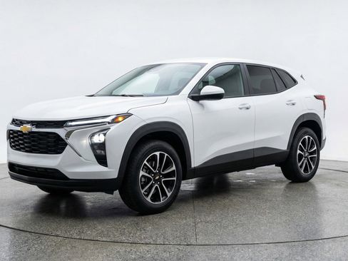 Used 2025 Chevrolet TrailBlazer LT image 3