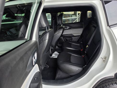 Used 2024 Jeep Compass Latitude AWD/4WD image 17