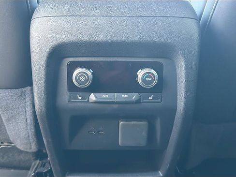 Used 2024 GMC Acadia AT4 w/ Luxury Package AWD/4WD image 27