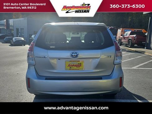 Used 2017 Toyota Prius V Two image 4
