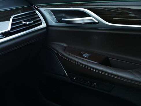 Used 2022 BMW 750i xDrive w/ Luxury Rear Seating Package image 46