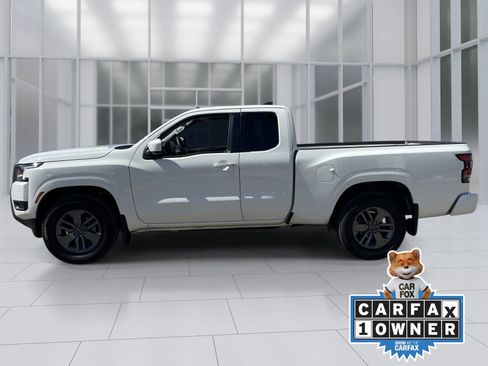 Used 2025 Nissan Frontier SV RWD image 3