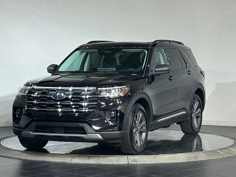 Used 2025 Ford Explorer Active w/ Active Comfort Package AWD/4WD image 5